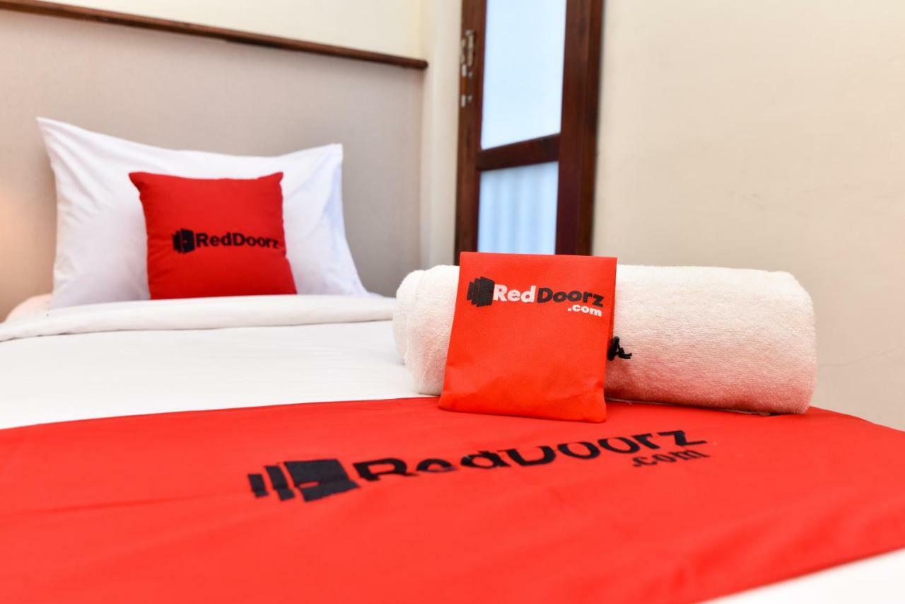 Reddoorz Near Legian Street Hotel Kuta Lombok Buitenkant foto